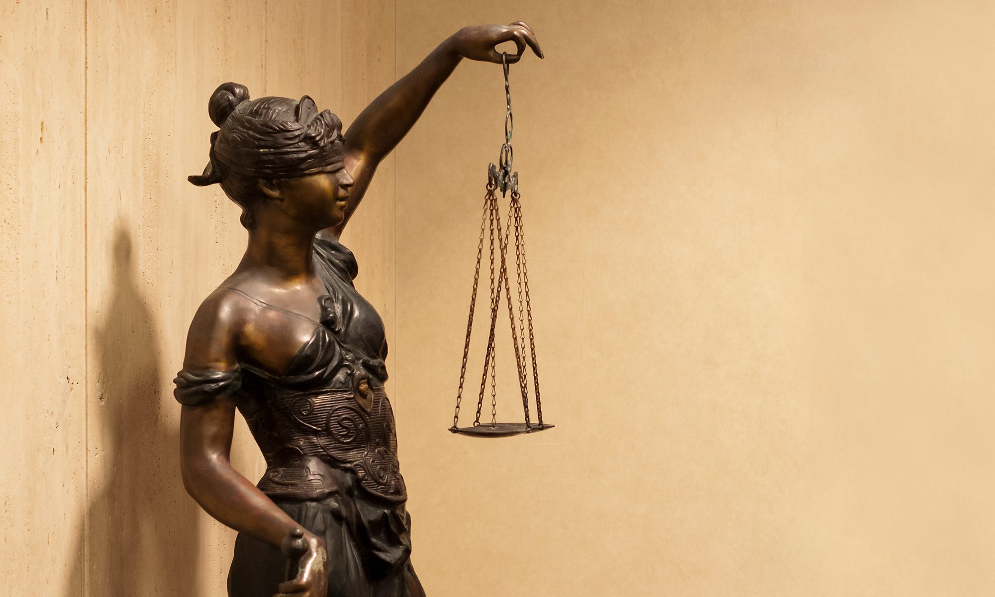 Background image of Lady Justice staute